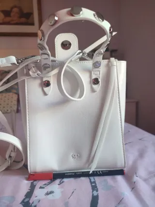 Bolso blanco Parfois con tachuelas