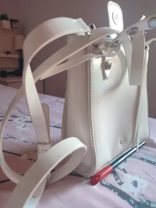 Bolso blanco Parfois con tachuelas