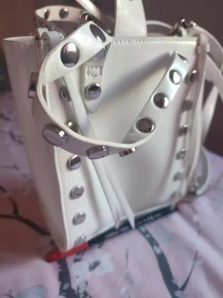 Bolso blanco Parfois con tachuelas