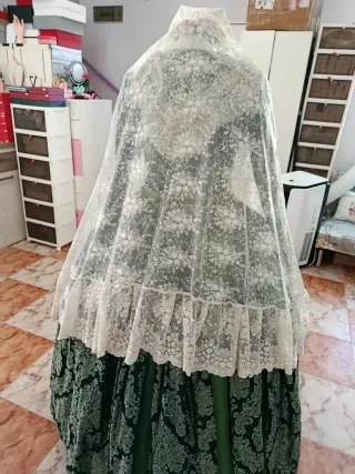 Mantilla de fallera a estrenar media luna