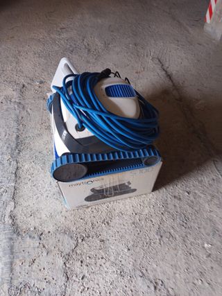 Limpiafondos Dolphin S100