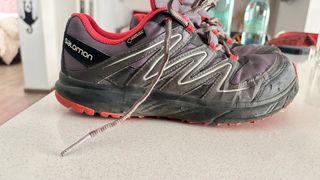 Salomon Deportivas Gris y Rojo