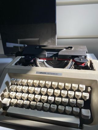 Máquina de escribir Olivetti Lettera 40