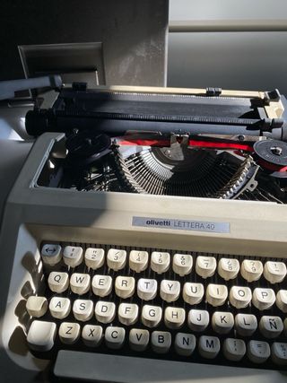 Máquina de escribir Olivetti Lettera 40
