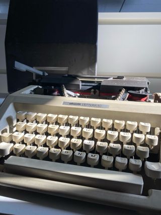 Máquina de escribir Olivetti Lettera 40