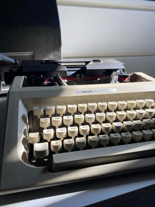 Máquina de escribir Olivetti Lettera 40