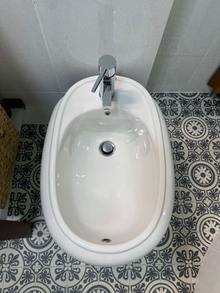 Taza de váter y bidé de porcelana