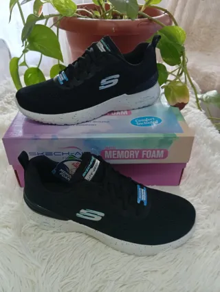 Zapatillas Skechers Talla 37 Negras y Blancas
