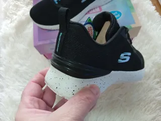 Zapatillas Skechers Talla 37 Negras y Blancas