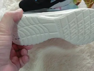 Zapatillas Skechers Talla 37 Negras y Blancas