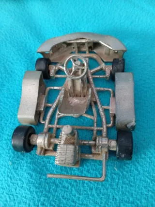 Kart de metal antiguo