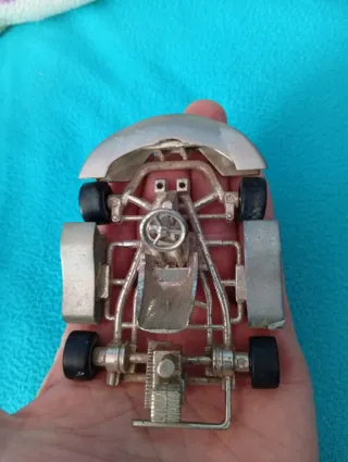 Kart de metal antiguo