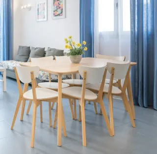 Tavolo Lisabo IKEA e 6 Sedie Bianche