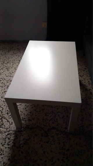 Tavolo Mesa Blanca di Ikea con piccola rottura sul bordo