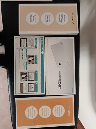 Nintendo DSi Manuales y Caja