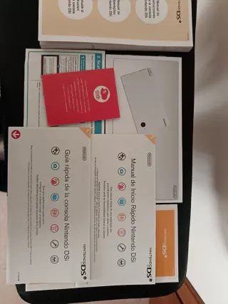 Nintendo DSi Manuales y Caja