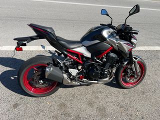 Kawasaki Z900 Negra/Plata