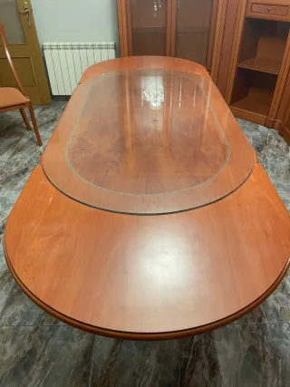 Tavolo da pranzo in legno e vetro