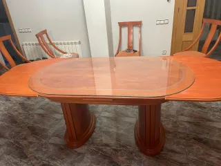 Tavolo da pranzo in legno e vetro