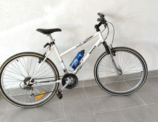 Bicicleta de montaña y paseo