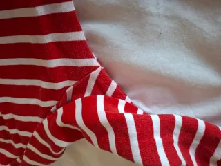 Jersey Hello Kitty Rayas Rojo Talla M