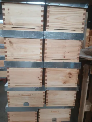 Colmenas Langstroth y Dadant de madera