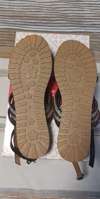 Sandalias tiras con strass negros – Janeway – 39