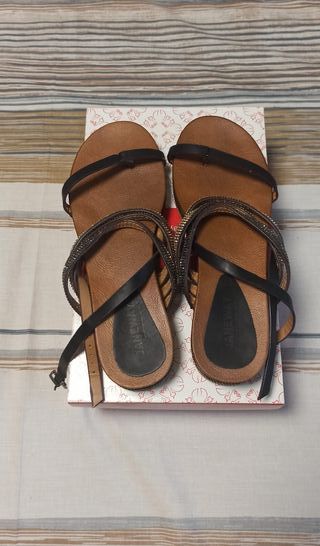 Sandalias tiras con strass negros – Janeway – 39