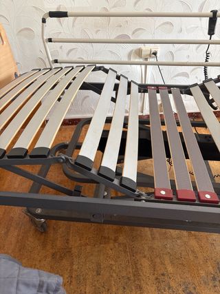 Cama eléctrica articulada para enfermos