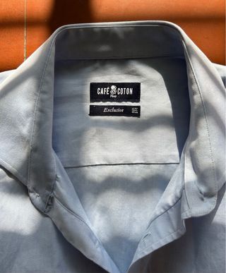 Camisa Cafe Coton Azul con manga de gemelos.