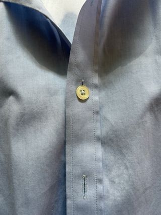 Camisa Cafe Coton Azul con manga de gemelos.