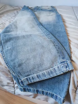 Pantalón Bershka Super Baggy Vaquero talla 38