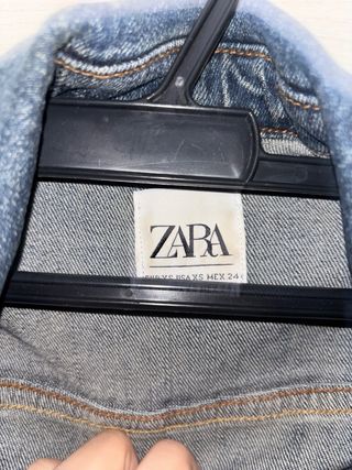 Chaqueta vaquera Zara desgastada