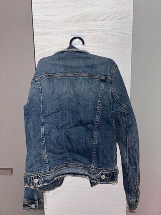 Chaqueta vaquera Zara desgastada