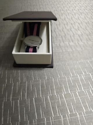 Reloj Daniel Wellington azul y rosa