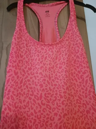 Camiseta deportiva H&M estampado animal