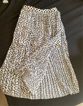 Falda midi lunares blanco y negro