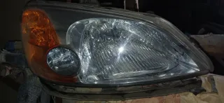 Faro Honda Civic prácticamente nuevo. Tiene polvo.