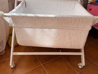 Mini cuna para bebé con ruedas