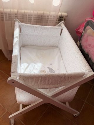 Mini cuna para bebé con ruedas