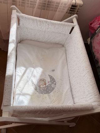Mini cuna para bebé con ruedas