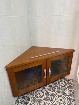 Mueble de rincón madera y cristal