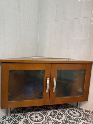 Mueble de rincón madera y cristal