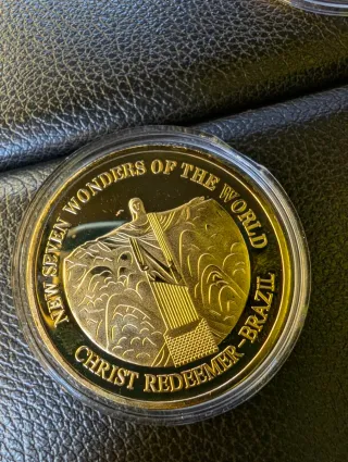 Moneda Cristo Redentor Baño oro.