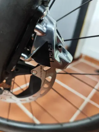 Manetas SRAM RED AXS y pinzas freno