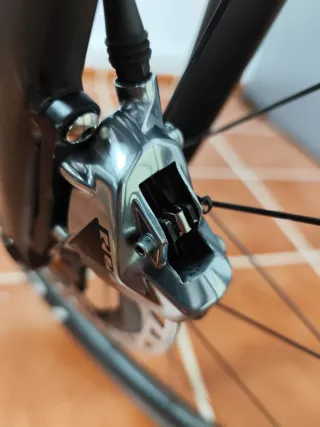 Manetas SRAM RED AXS y pinzas freno