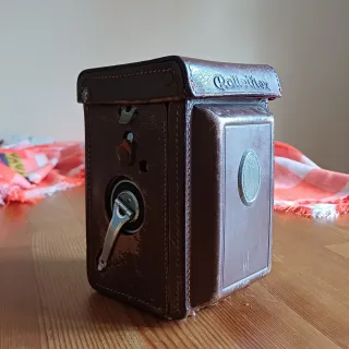Cámara Analógica Rolleiflex de medio formato.