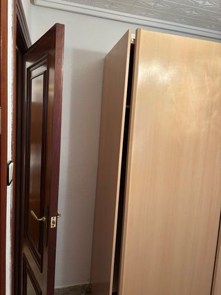 Armario corredero madera beige