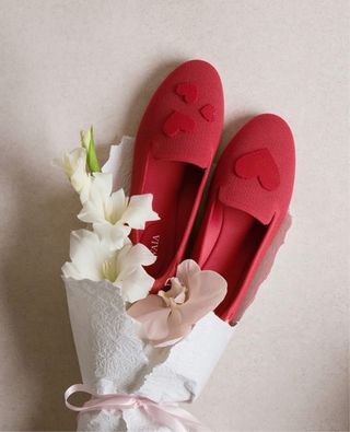 Scarpe rosse con cuori vivaia