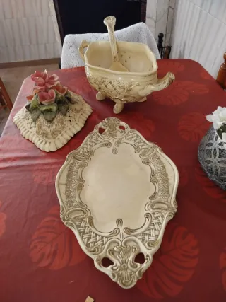 Bonita sopera de porcelana antigua